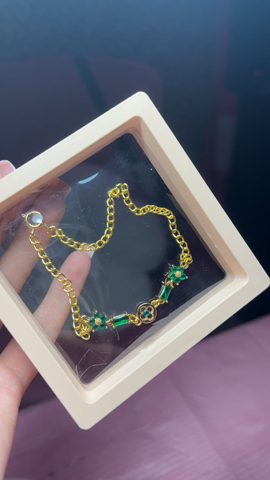 Green flower bracelet